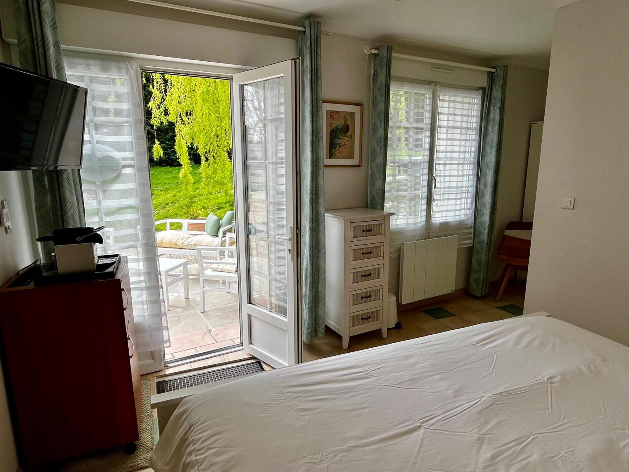 Sans Souci Bed And Breakfast Luxe Heated Pool And Restaurant Luzillé Exteriör bild