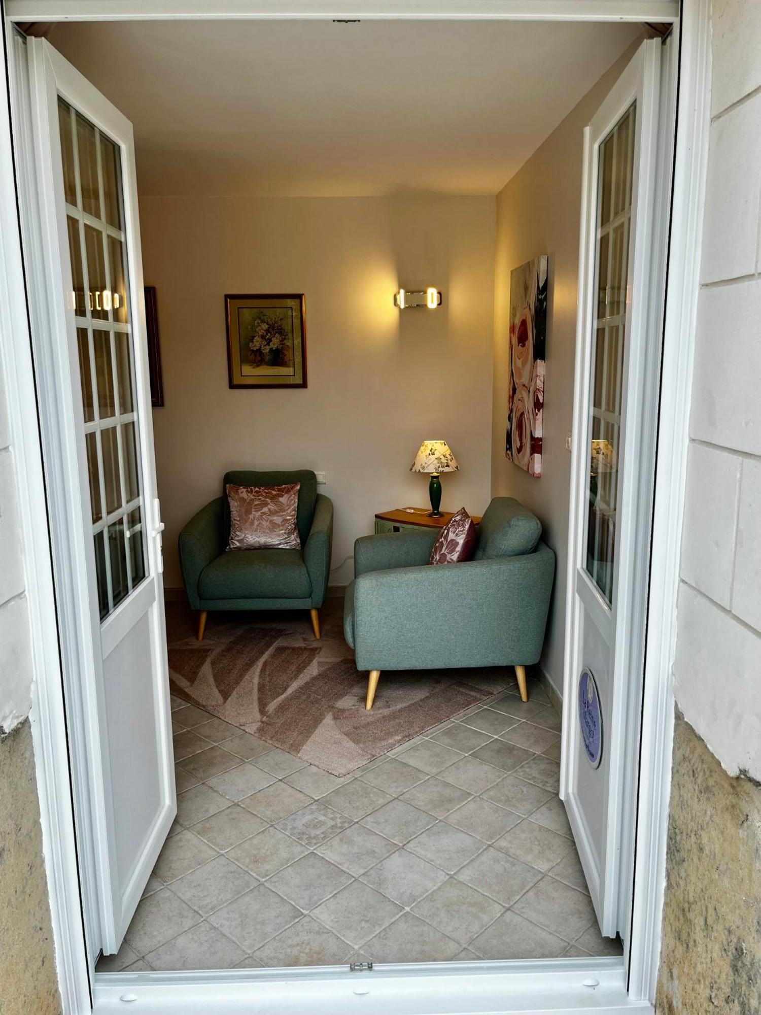 Sans Souci Bed And Breakfast Luxe Heated Pool And Restaurant Luzillé Exteriör bild