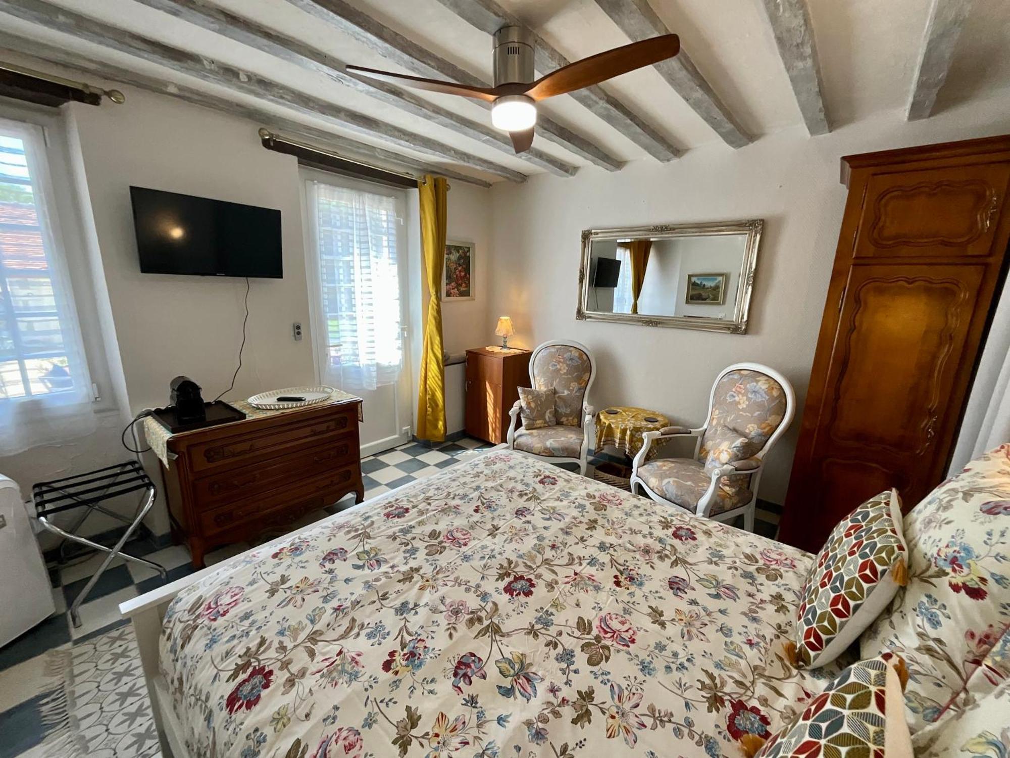 Sans Souci Bed And Breakfast Luxe Heated Pool And Restaurant Luzillé Exteriör bild